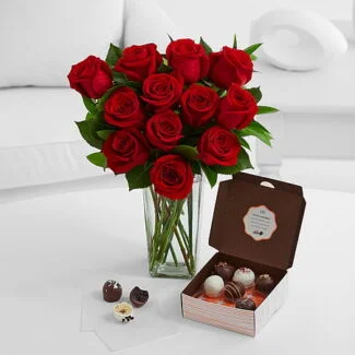 Endless Treasure bunch of luxurious red roses