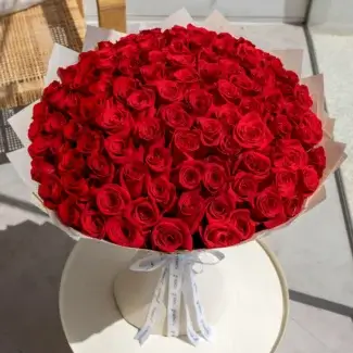 Scarlet Promise Luxurious Red Roses bouquet Ruby Rich