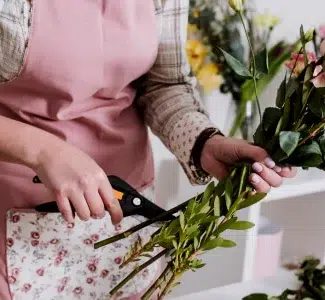 Flower Care Guide 5 Flower Care Guide_Clean & Trim